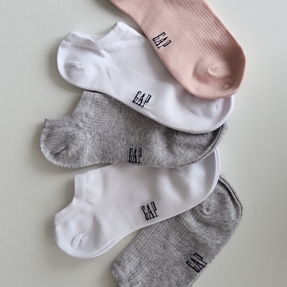 GAP Accessories - NWOT GAP No Show Socks